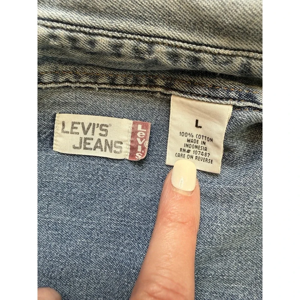 Levi's Vintage Denim Shirt Men Sz L Blue Button Up Y2K Loose Fit Relaxed Baggy